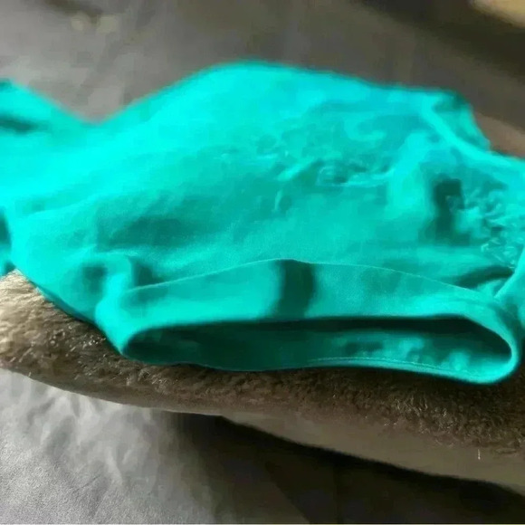 Guess Top - Picture 4 of 6